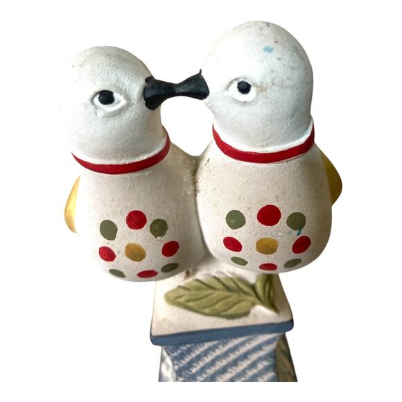 Two Kissing Doves Hand Painted Ceramic Approx 3"w x 5.5" Tall - Picture 7 of 10